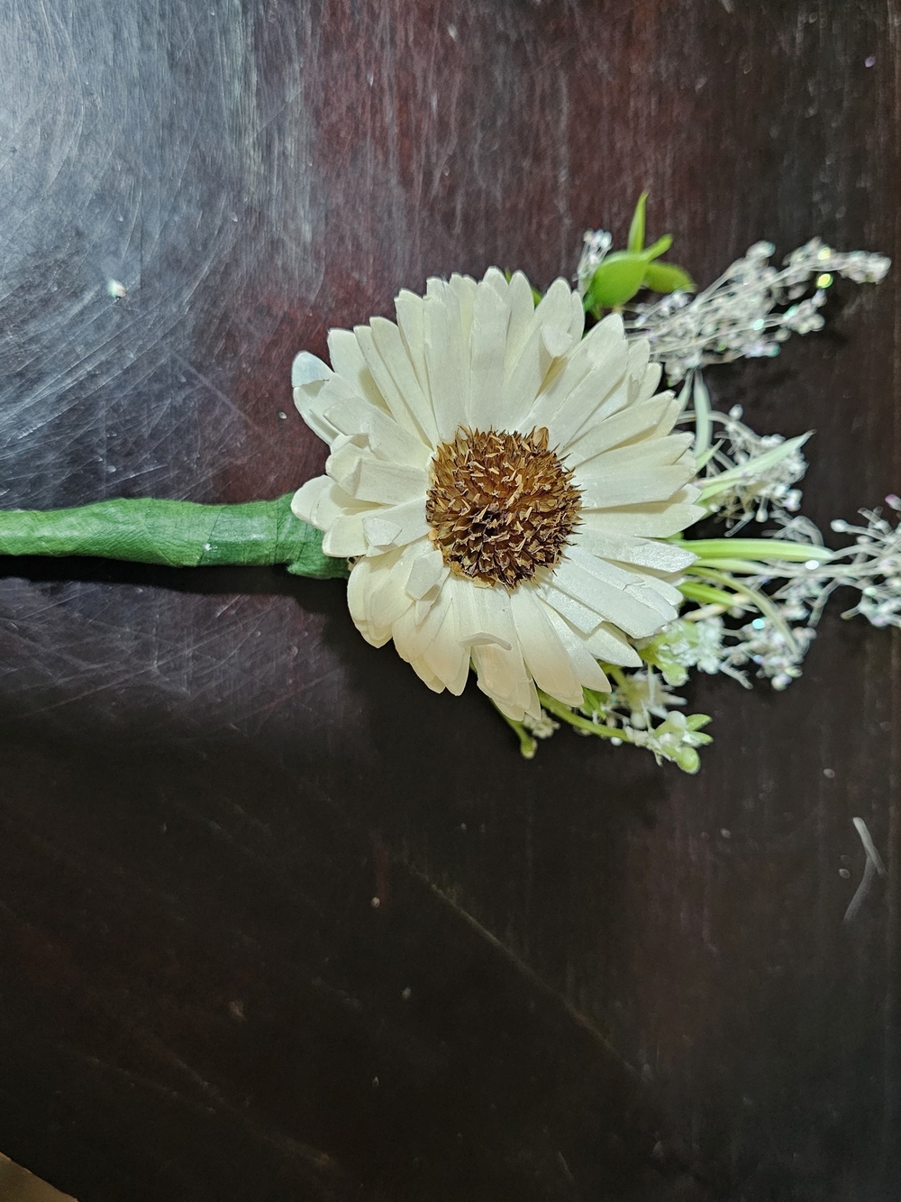 Sola Wood Flower White Daisy Boutonniere (1)